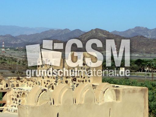 122 Blick von Festung Bahla auf Landschaft.JPG